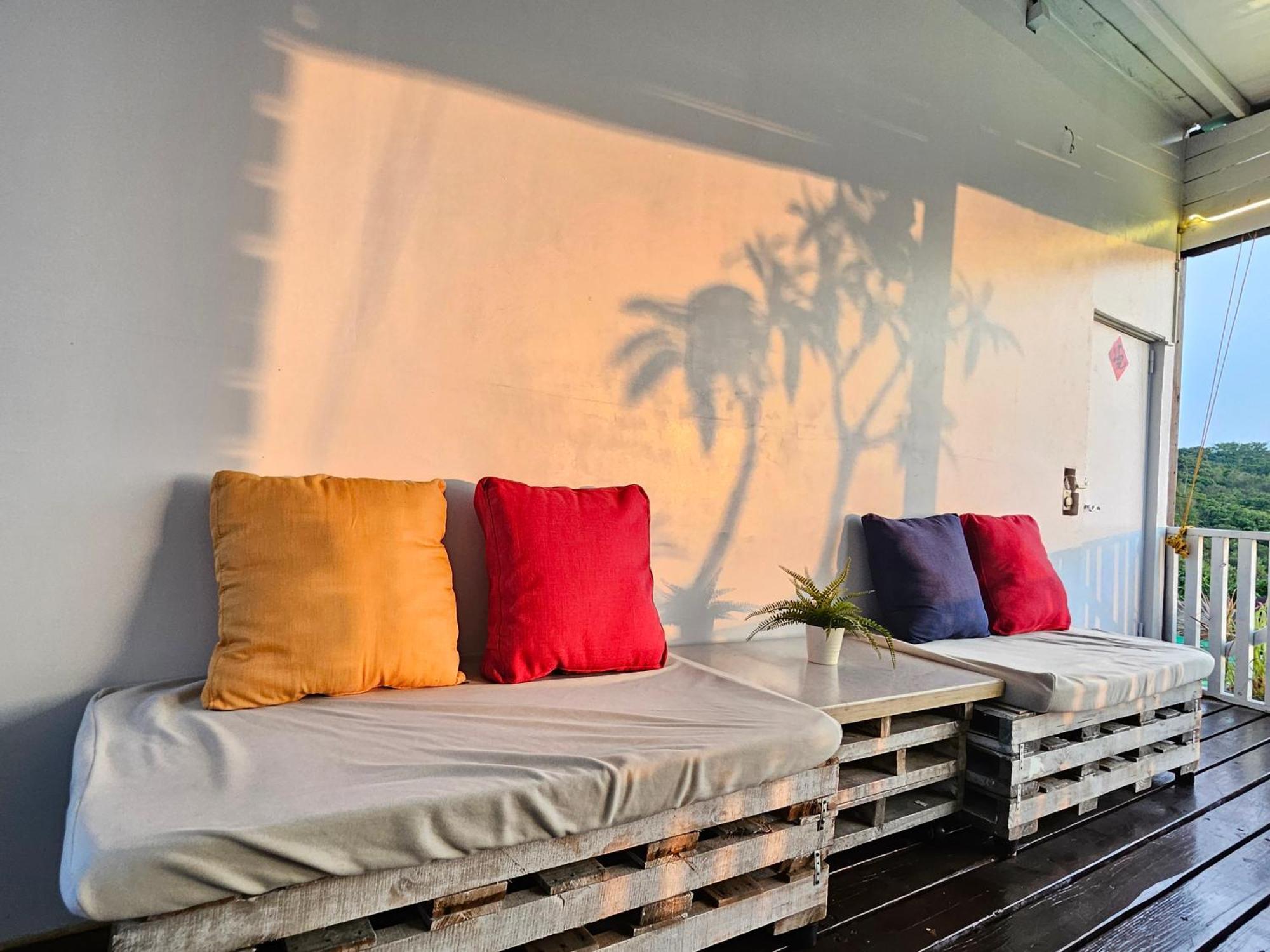 舞浪海景旅店 Hotel Xiaoliuqiu Exterior photo